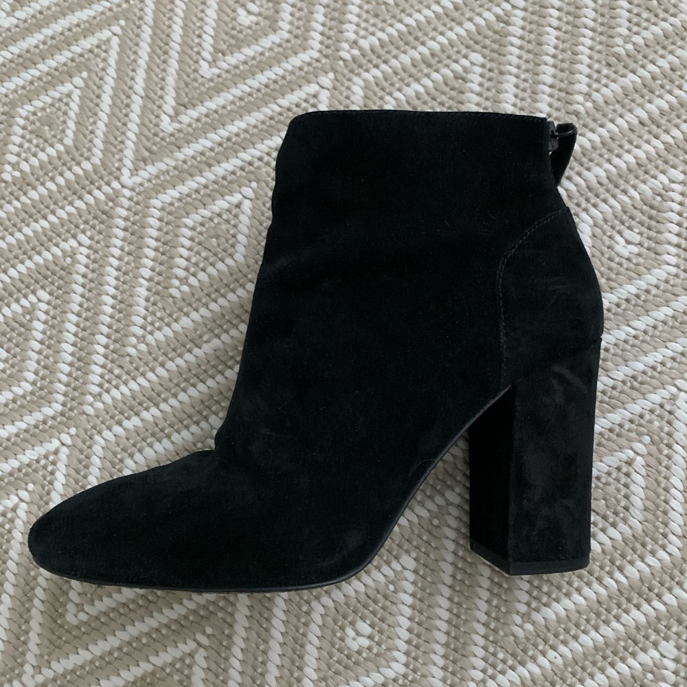 Classic black suede booties 39
